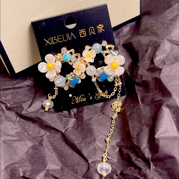 Earrings - Picture 1 of 1